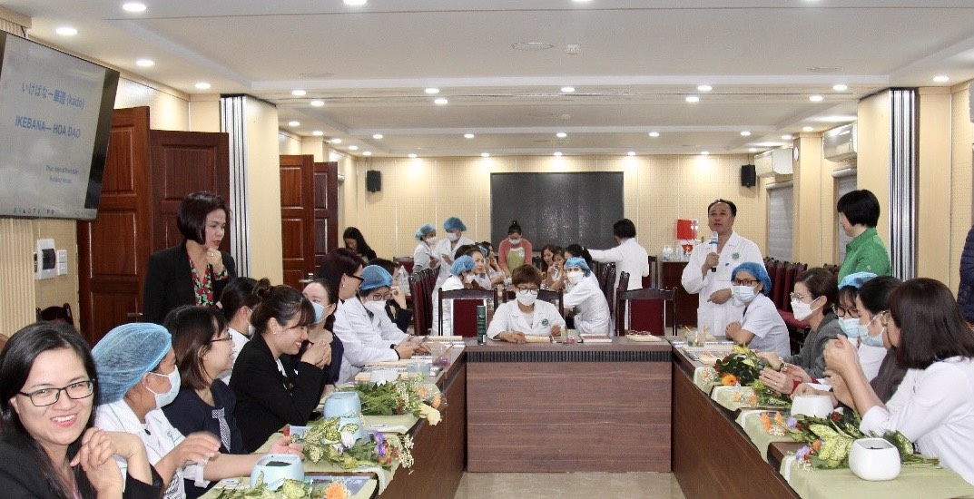 PGS.TS Trần Cao Bính, Giám đốc Bệnh viện gửi lời chúc mừng đến toàn thể chị em phụ nữ