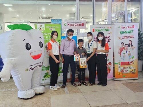 Bệnh viện Răng Hàm Mặt Trung ương Hà Nội phối hợp với Công ty TNHH Dược phẩm Hoa Linh tổ chức chương trình tặng quà Trung thu.