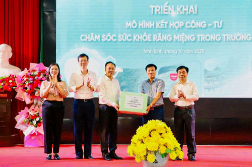  BỆNH VIỆN RĂNG HÀM MẶT TRUNG ƯƠNG HÀ NỘI TRIỂN KHAI MÔ HÌNH KẾT HỢP CÔNG - TƯ CHĂM SÓC RĂNG MIỆNG TRONG TRƯỜNG HỌC TẠI TỈNH NINH BÌNH